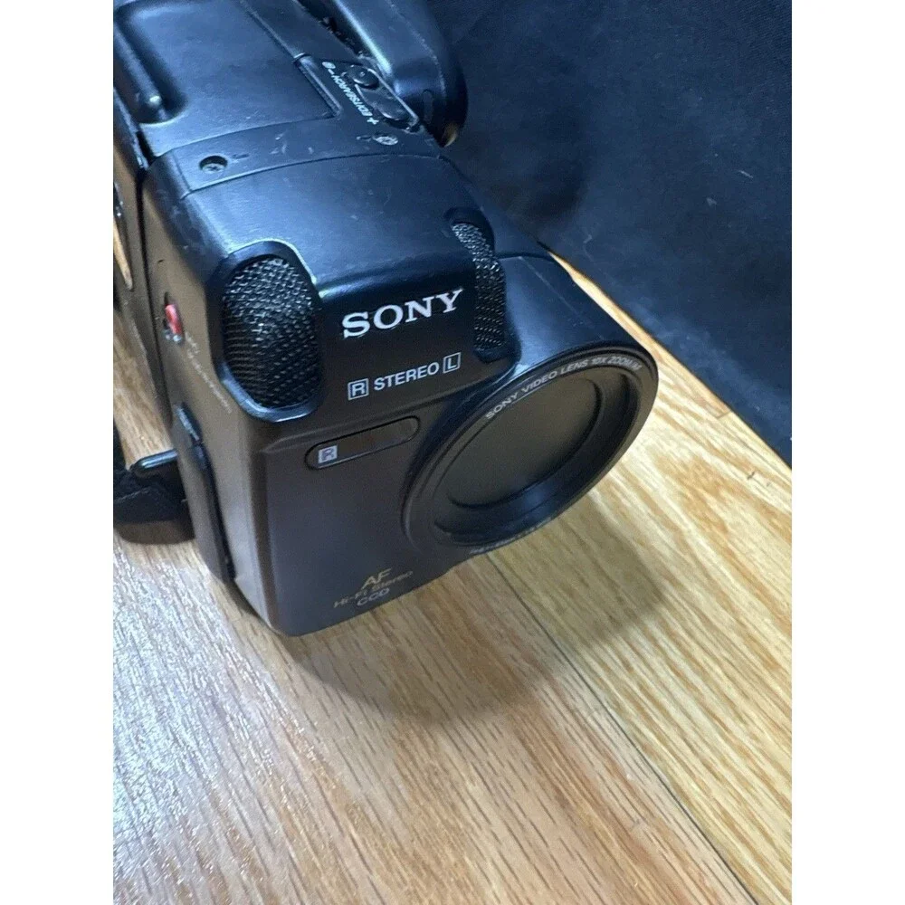 Sony Handycam Video 8 10x Zoom CCD-TR91 Camcorder w/ Charger Power Adapter Work